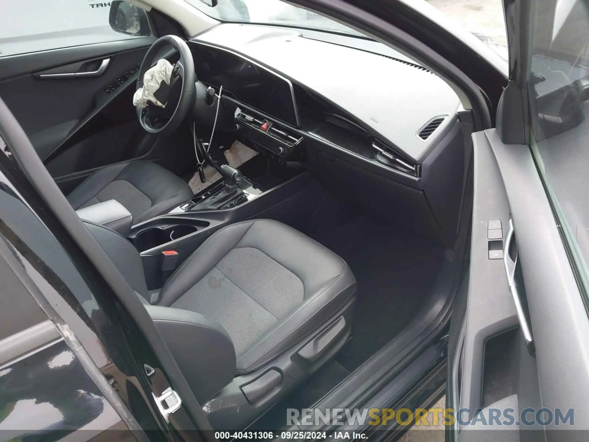 5 fotografías del automóvil dañado KNDCR3LE0P5059204 KIA NIRO 2023