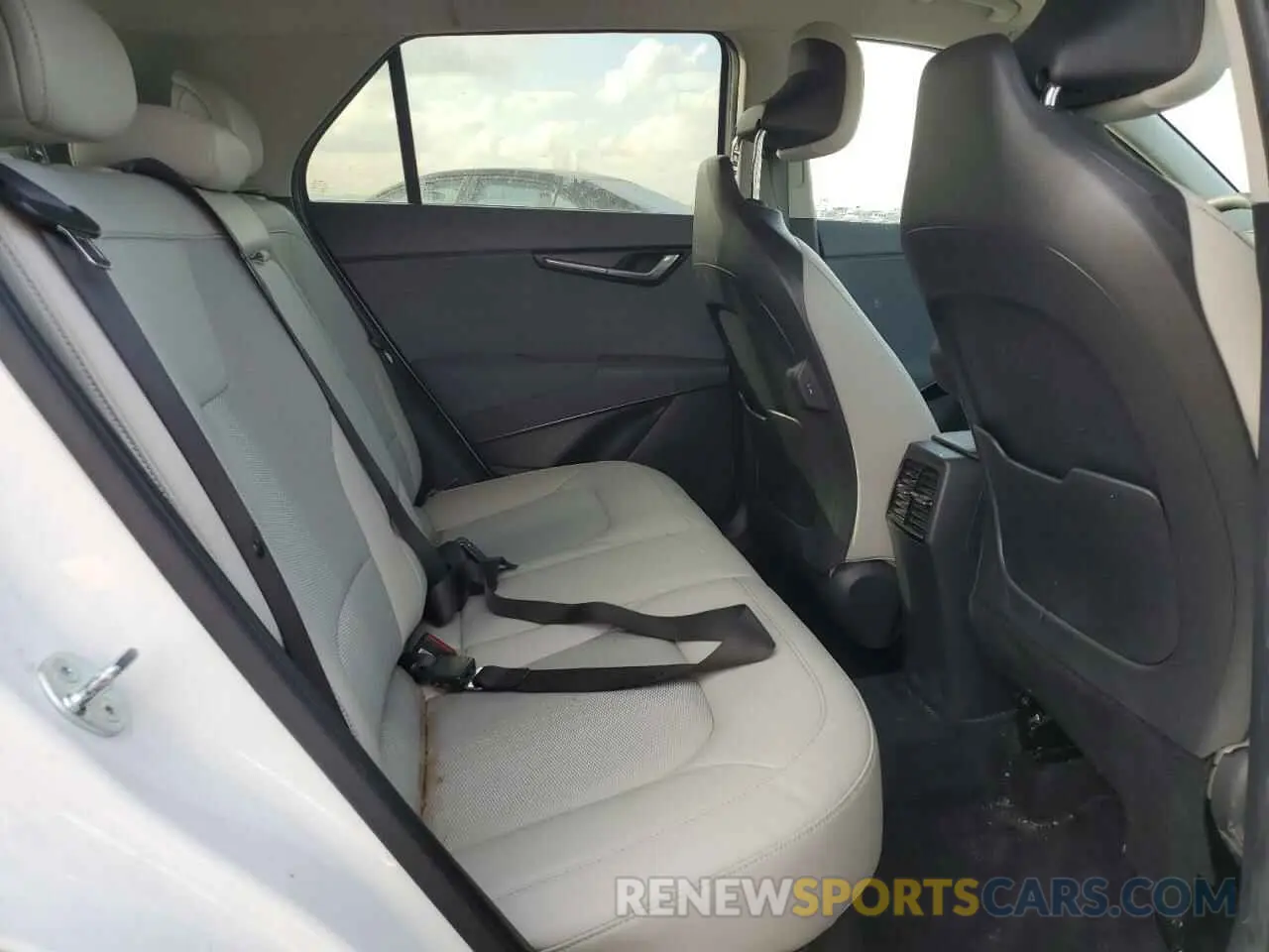 11 fotografías del automóvil dañado KNDCR3LE0P5076469 KIA NIRO 2023