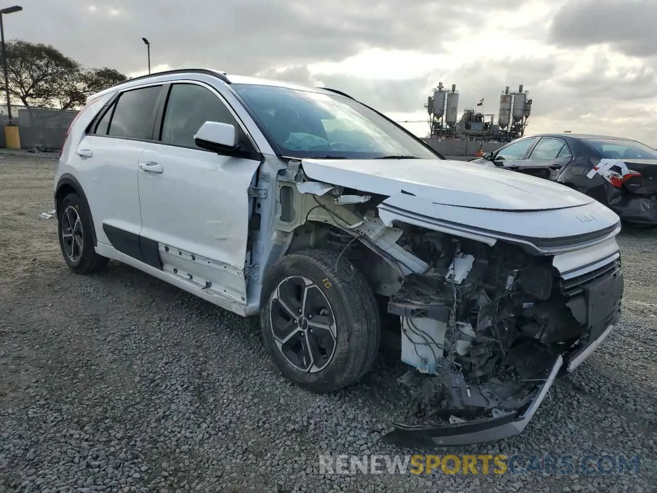 4 fotografías del automóvil dañado KNDCR3LE0P5076469 KIA NIRO 2023