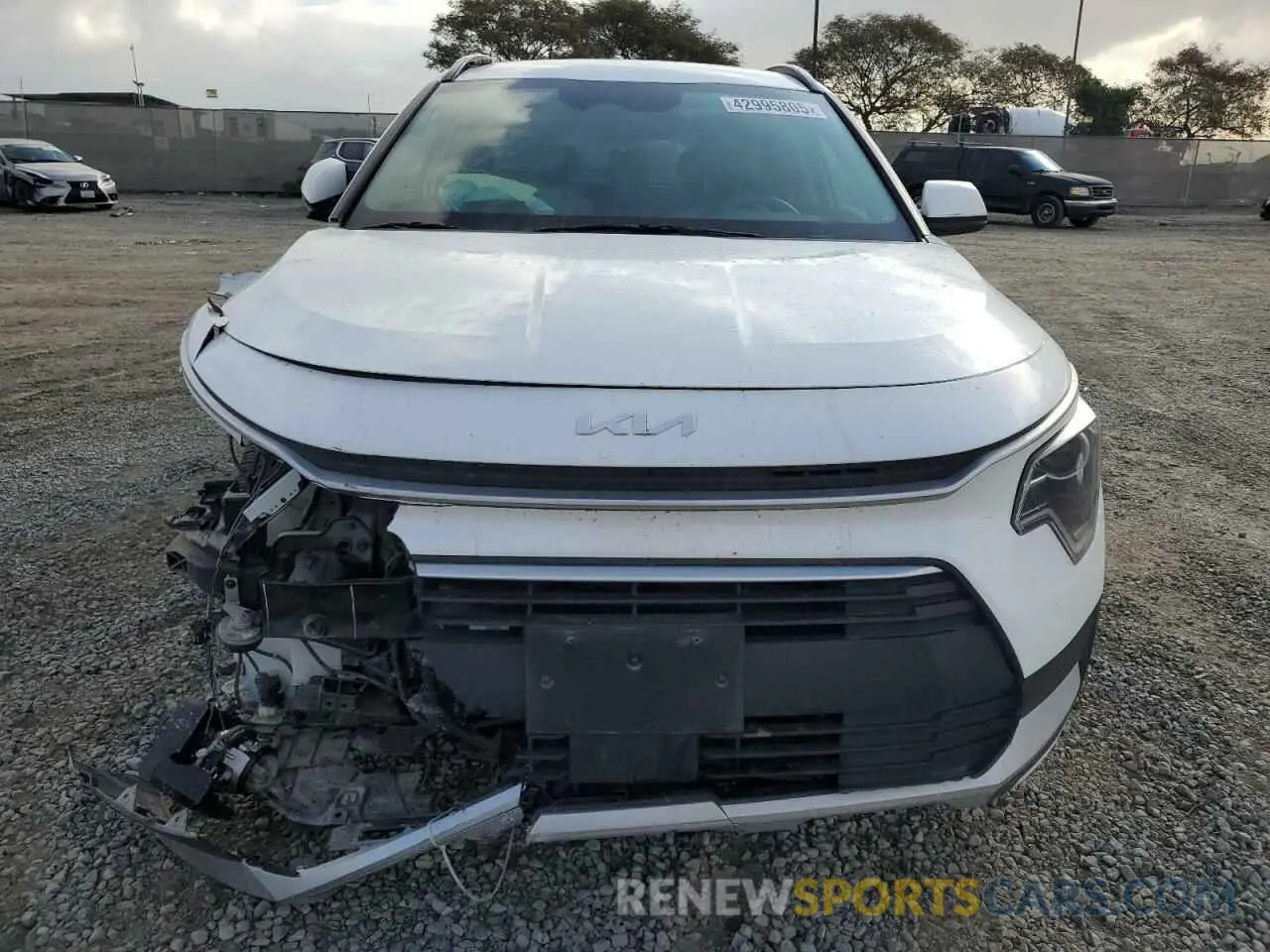 5 fotografías del automóvil dañado KNDCR3LE0P5076469 KIA NIRO 2023