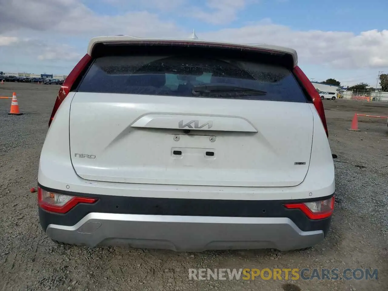 6 fotografías del automóvil dañado KNDCR3LE0P5076469 KIA NIRO 2023
