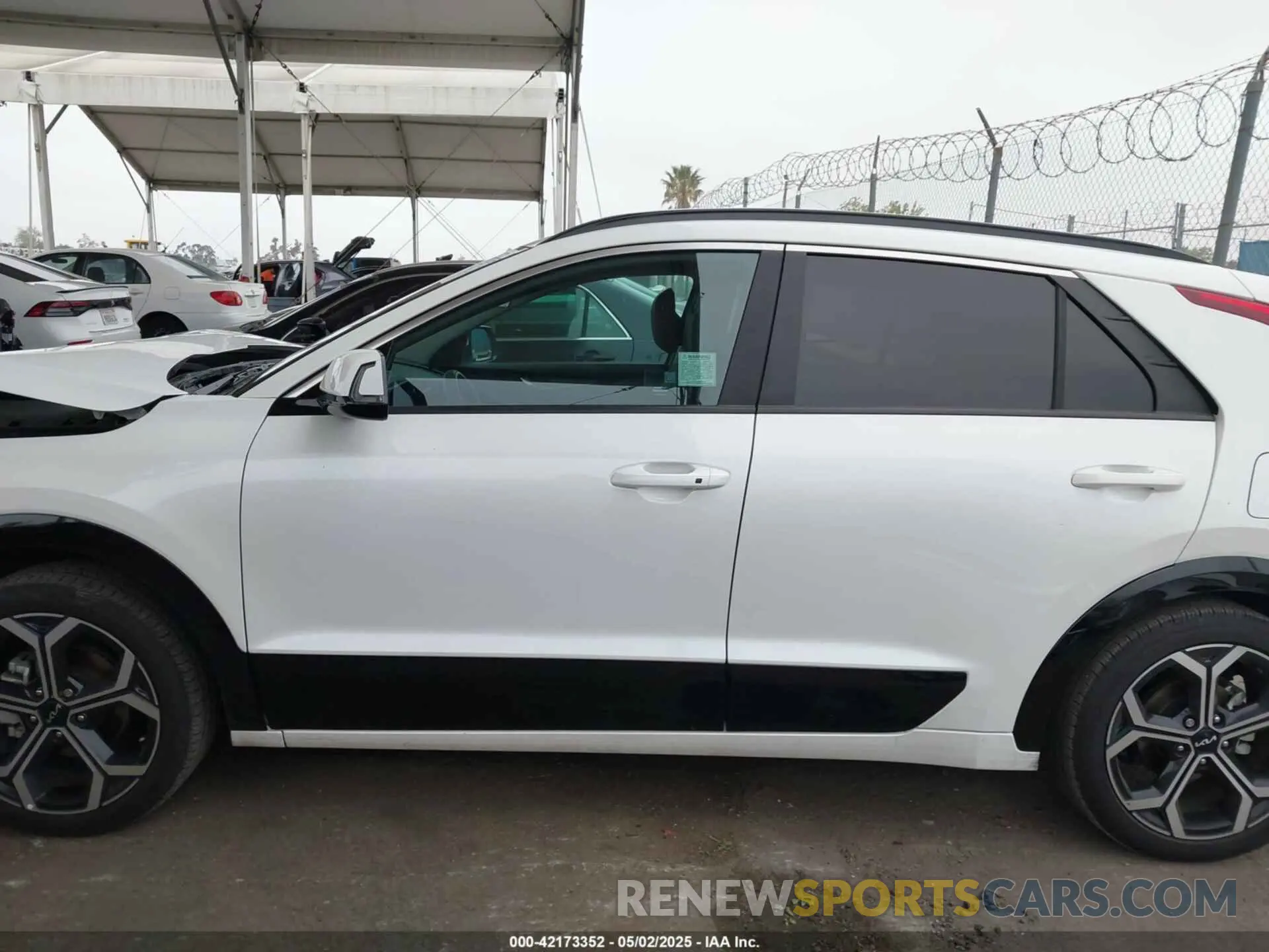 15 fotografías del automóvil dañado KNDCR3LE1P5103369 KIA NIRO 2023