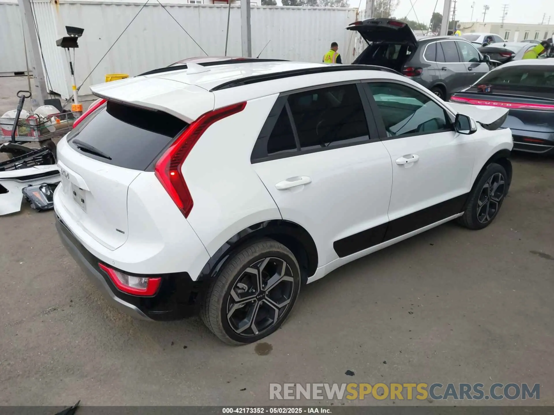 4 fotografías del automóvil dañado KNDCR3LE1P5103369 KIA NIRO 2023