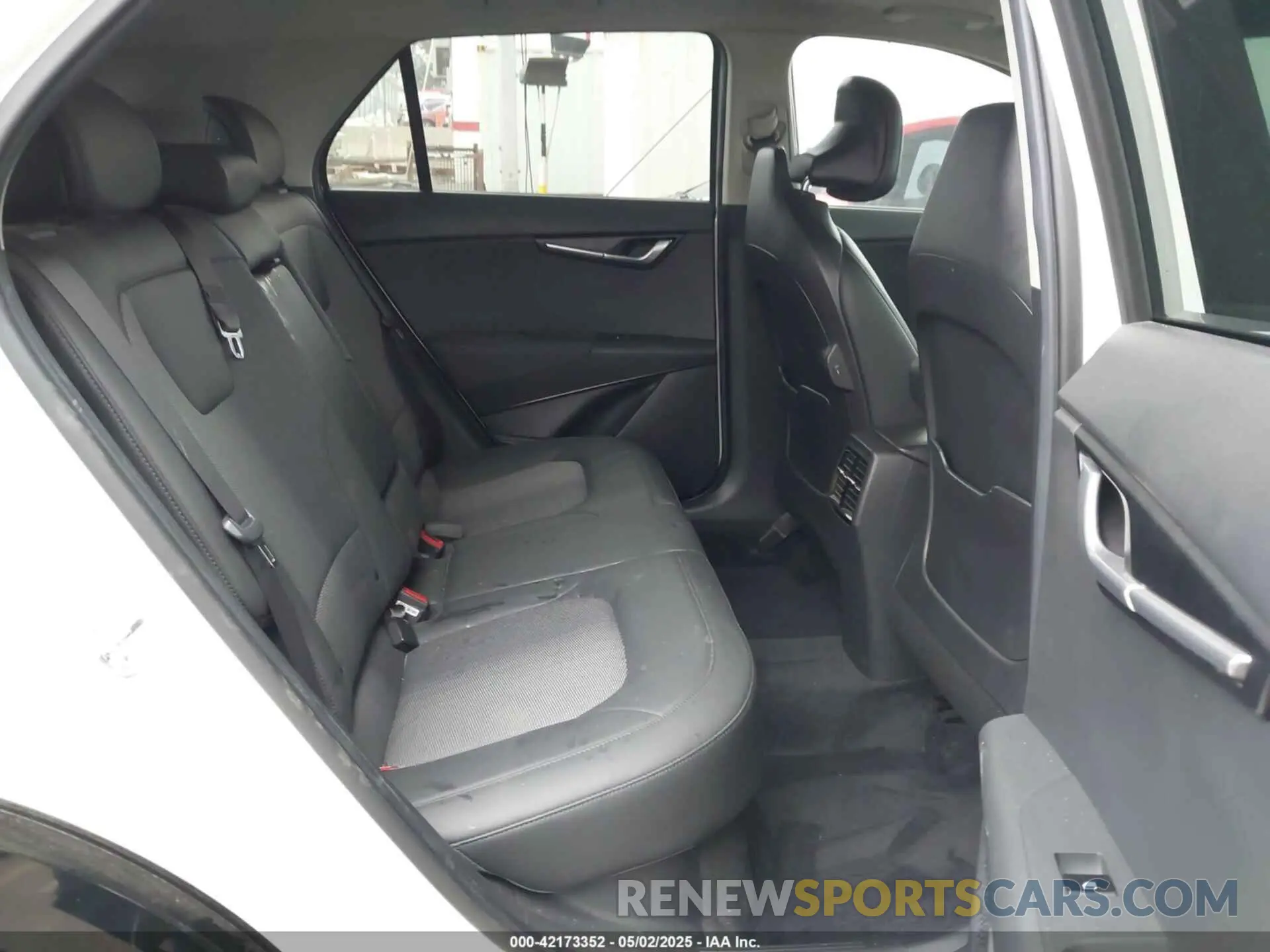 8 fotografías del automóvil dañado KNDCR3LE1P5103369 KIA NIRO 2023
