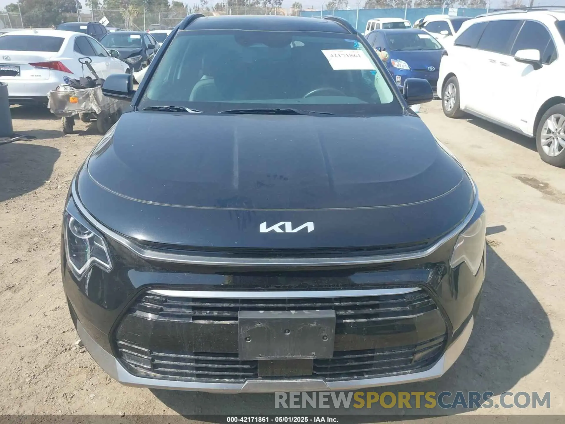 13 fotografías del automóvil dañado KNDCR3LE2P5037544 KIA NIRO 2023