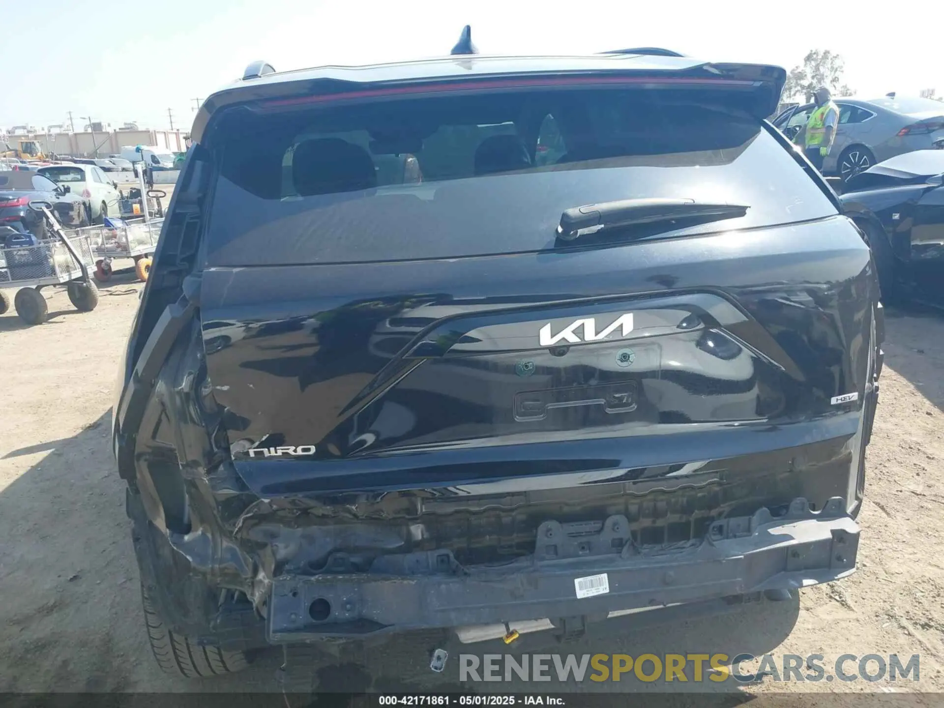 17 fotografías del automóvil dañado KNDCR3LE2P5037544 KIA NIRO 2023
