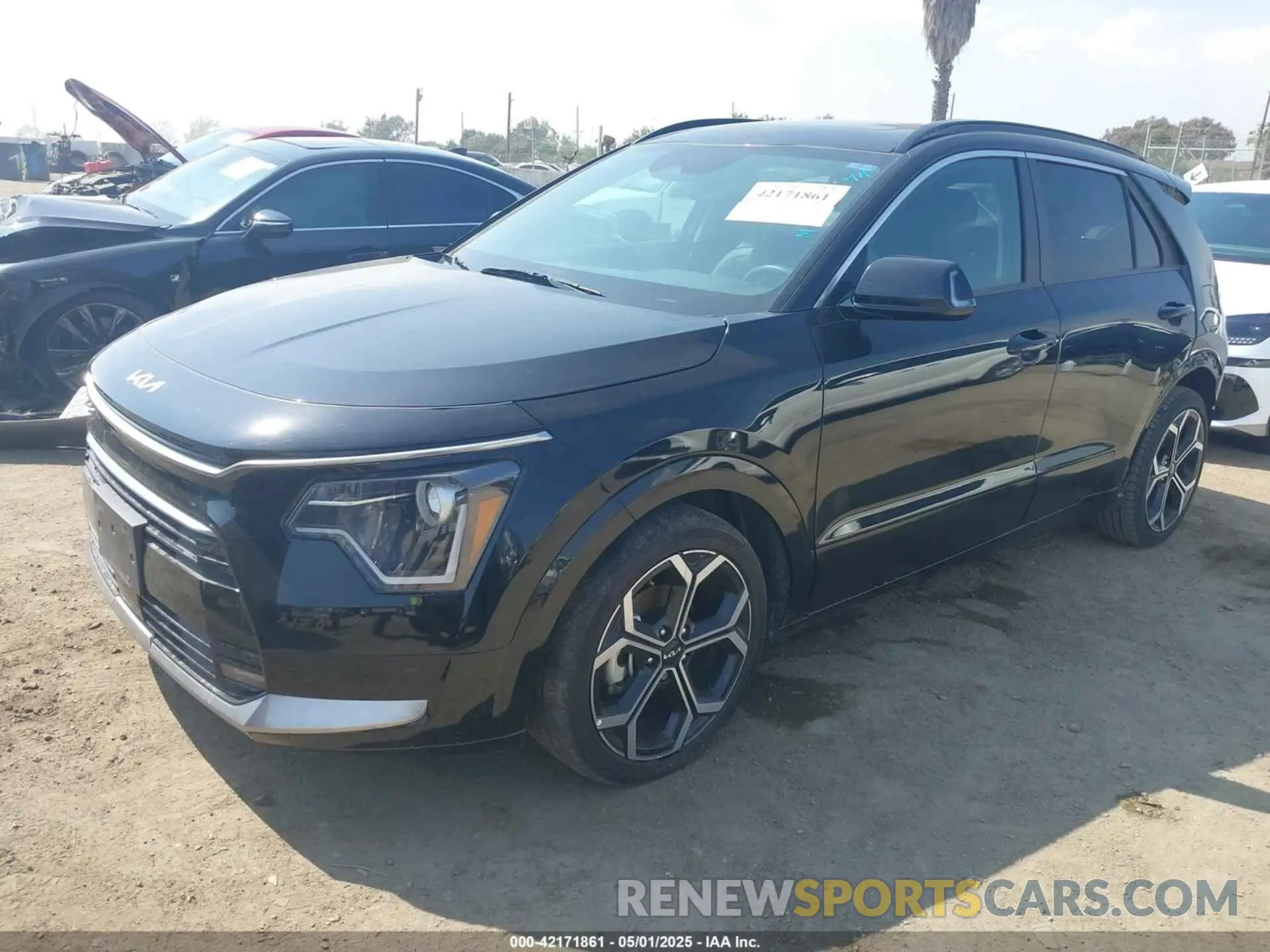 2 fotografías del automóvil dañado KNDCR3LE2P5037544 KIA NIRO 2023