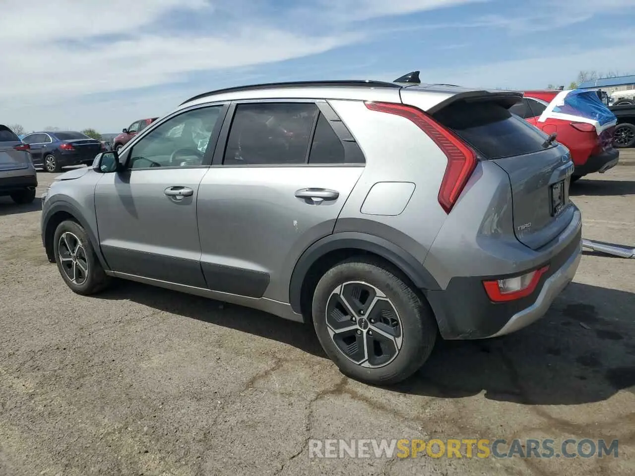 2 fotografías del automóvil dañado KNDCR3LE2P5049144 KIA NIRO 2023