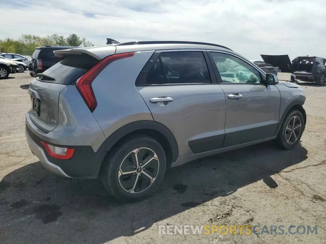3 fotografías del automóvil dañado KNDCR3LE2P5049144 KIA NIRO 2023