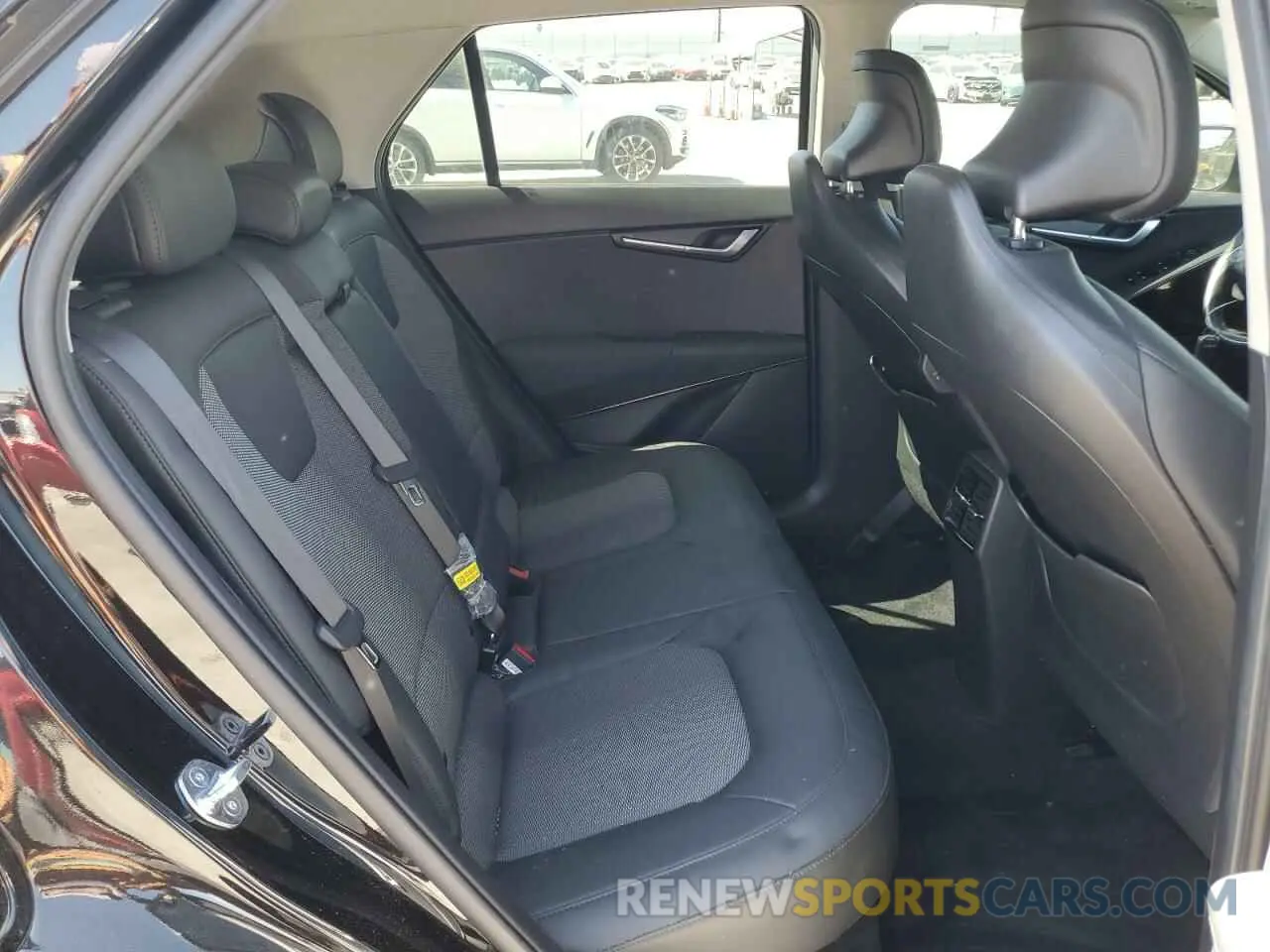 11 fotografías del automóvil dañado KNDCR3LE2P5076683 KIA NIRO 2023