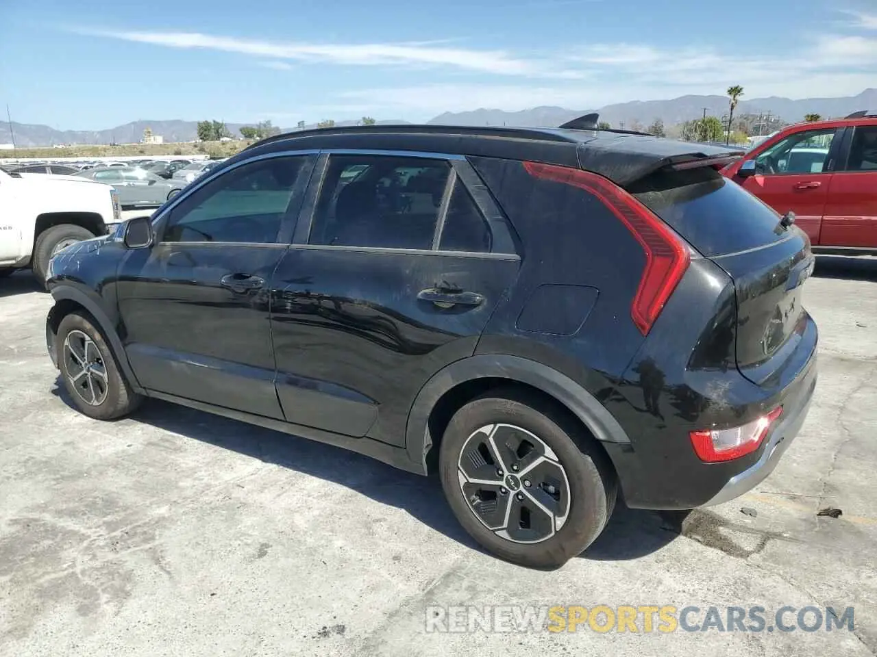 2 fotografías del automóvil dañado KNDCR3LE2P5076683 KIA NIRO 2023