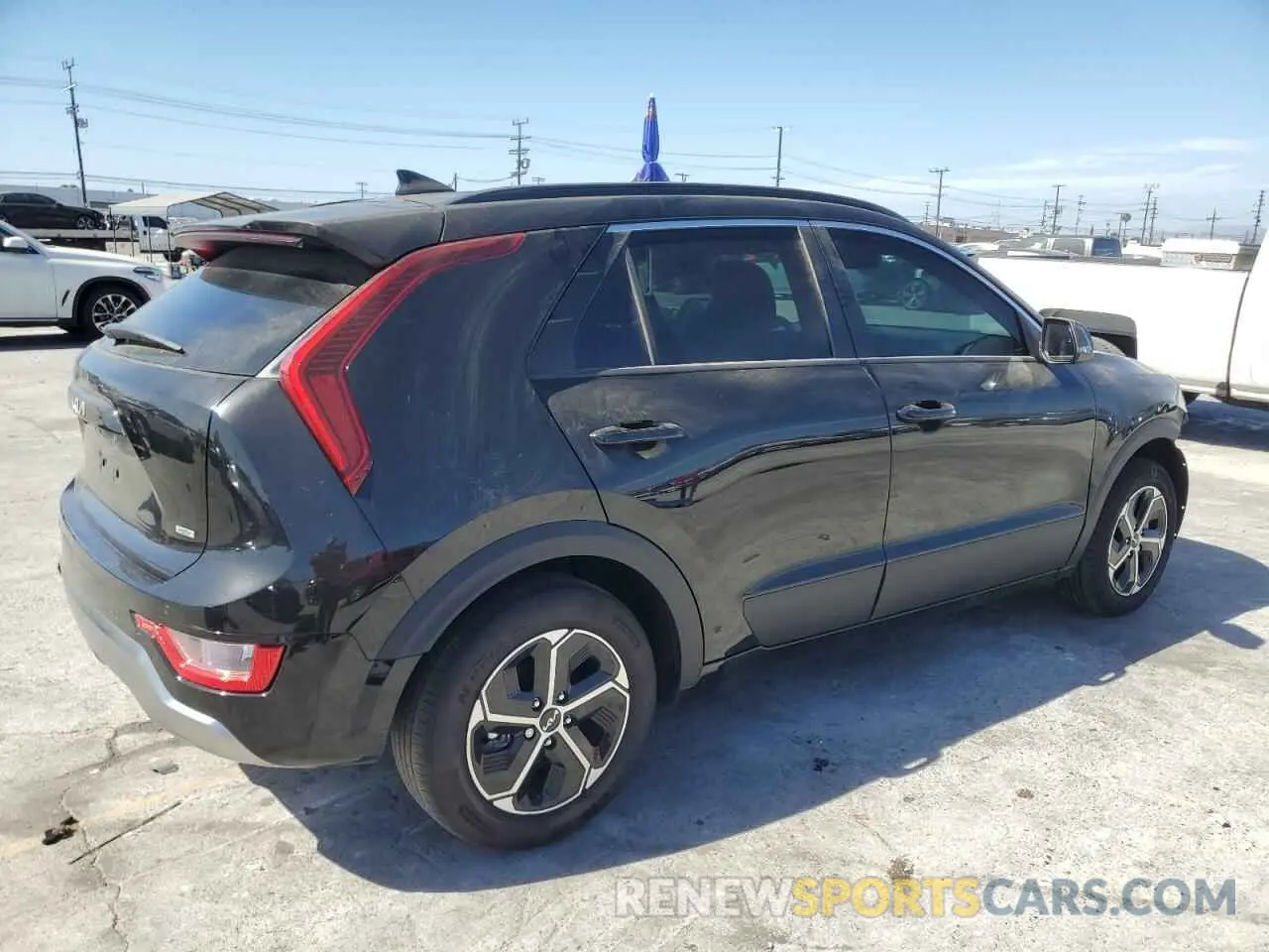 3 fotografías del automóvil dañado KNDCR3LE2P5076683 KIA NIRO 2023