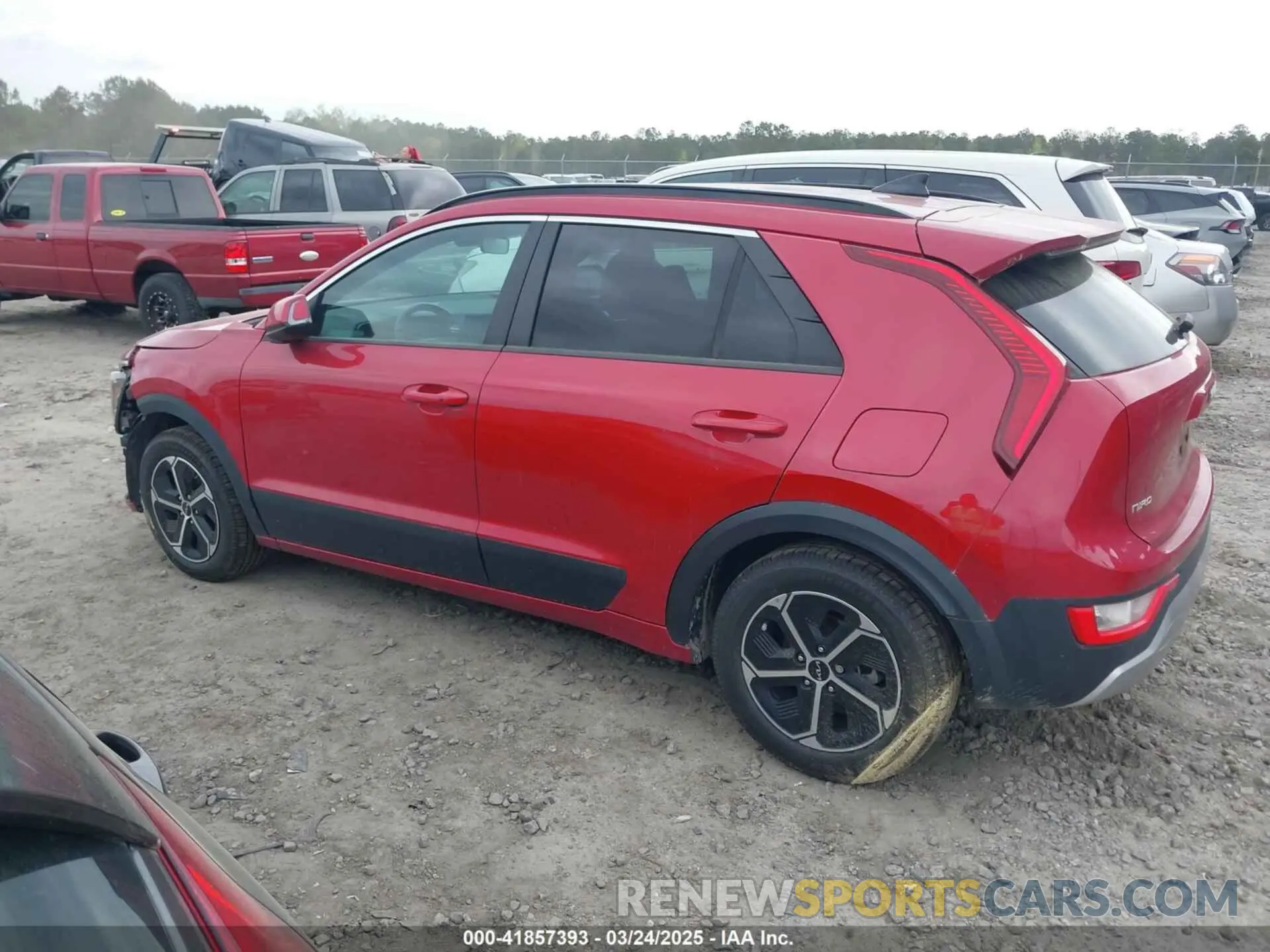 14 fotografías del automóvil dañado KNDCR3LE3P5063909 KIA NIRO 2023