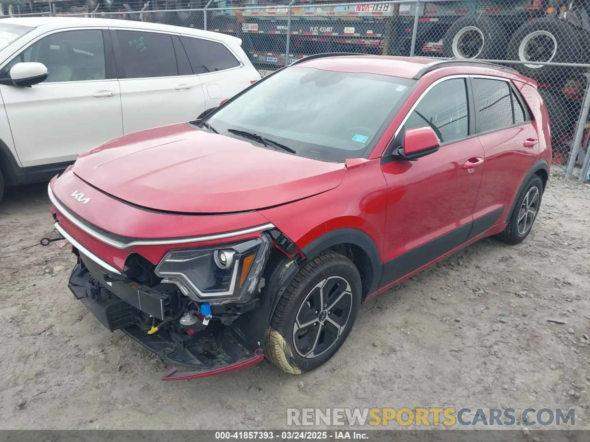 2 fotografías del automóvil dañado KNDCR3LE3P5063909 KIA NIRO 2023