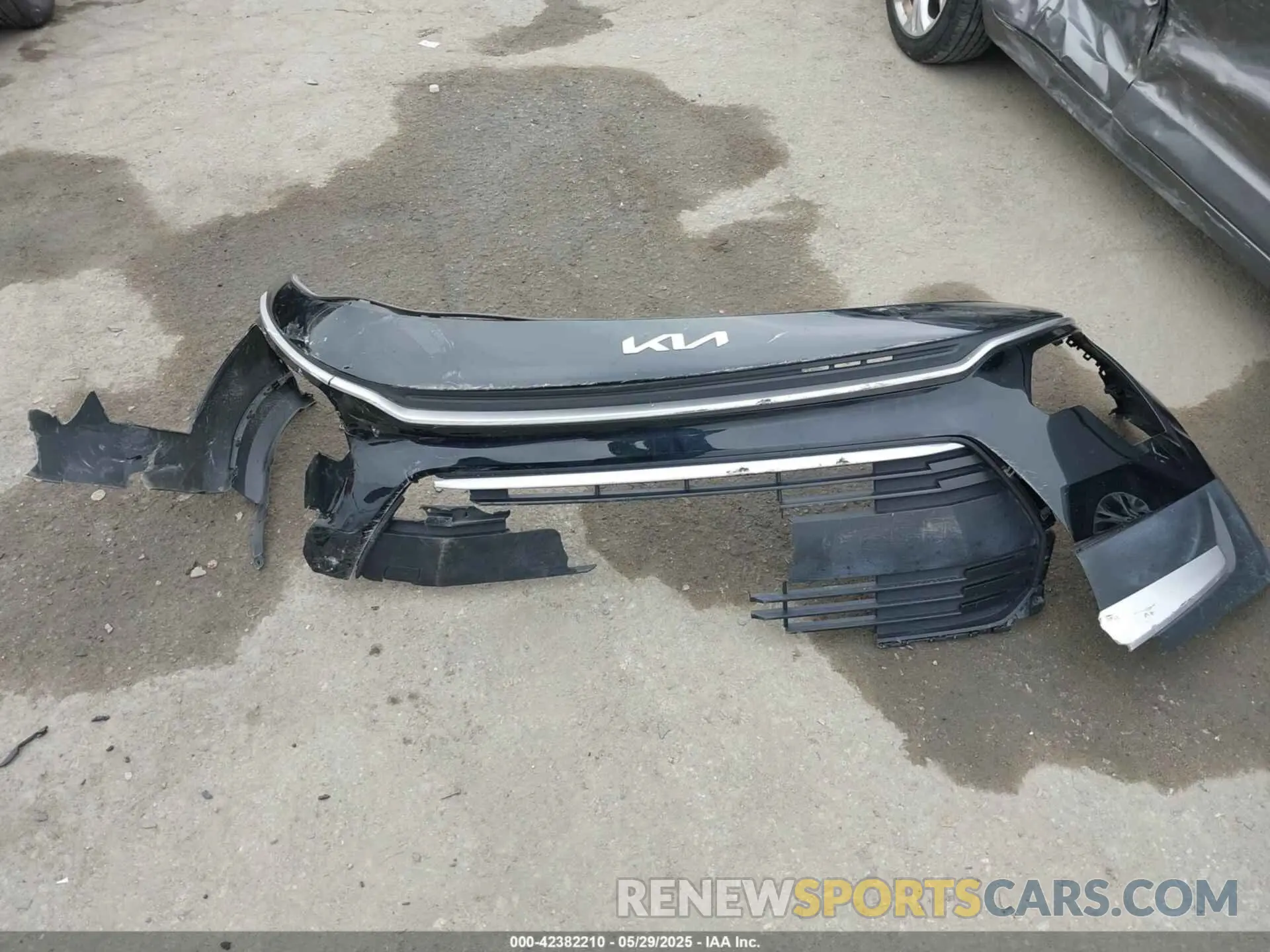 12 fotografías del automóvil dañado KNDCR3LE6P5050216 KIA NIRO 2023