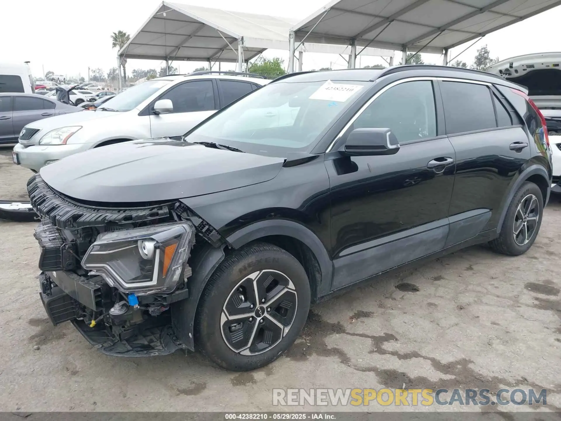 2 fotografías del automóvil dañado KNDCR3LE6P5050216 KIA NIRO 2023