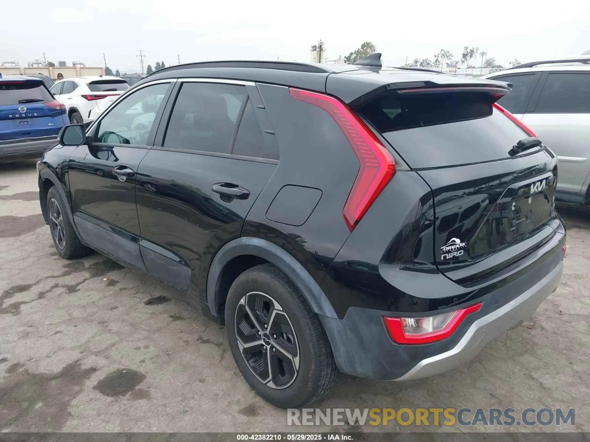3 fotografías del automóvil dañado KNDCR3LE6P5050216 KIA NIRO 2023