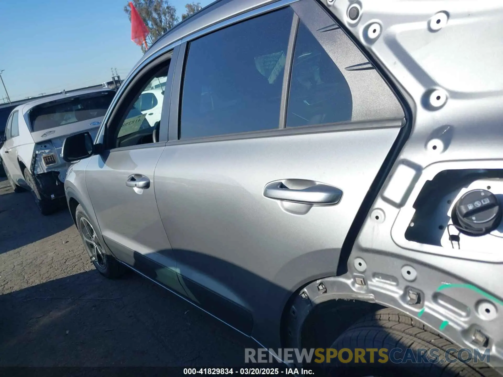 14 fotografías del automóvil dañado KNDCR3LE6P5051446 KIA NIRO 2023