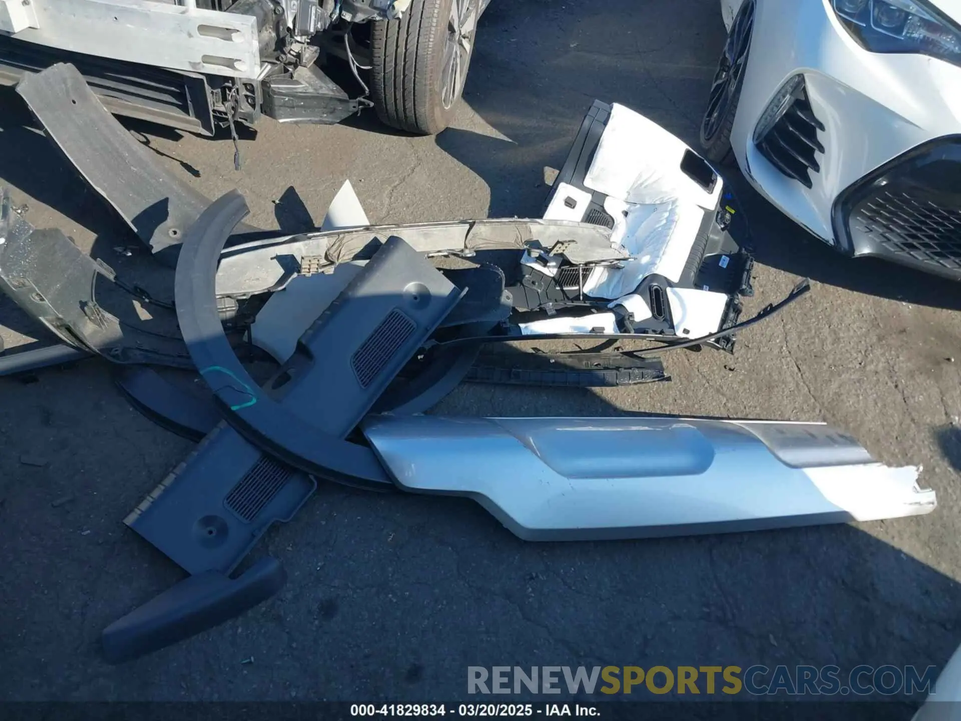 17 fotografías del automóvil dañado KNDCR3LE6P5051446 KIA NIRO 2023