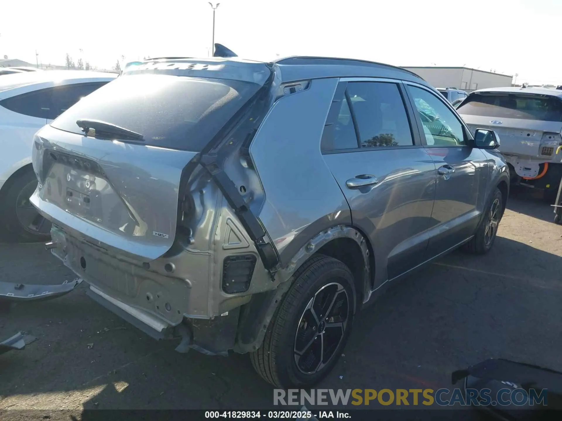4 fotografías del automóvil dañado KNDCR3LE6P5051446 KIA NIRO 2023