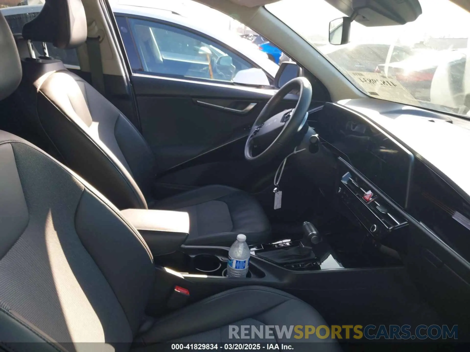 5 fotografías del automóvil dañado KNDCR3LE6P5051446 KIA NIRO 2023