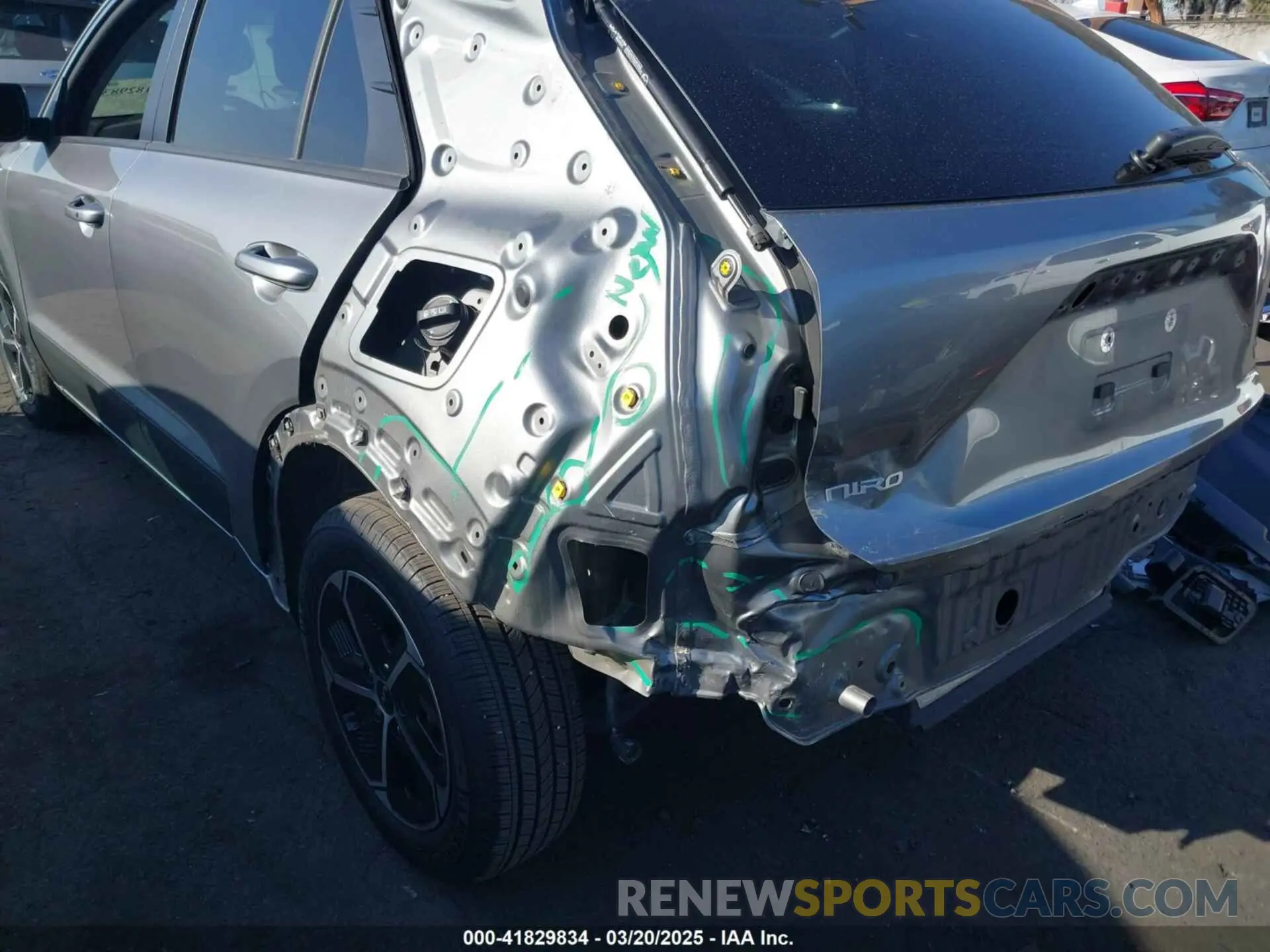 6 fotografías del automóvil dañado KNDCR3LE6P5051446 KIA NIRO 2023