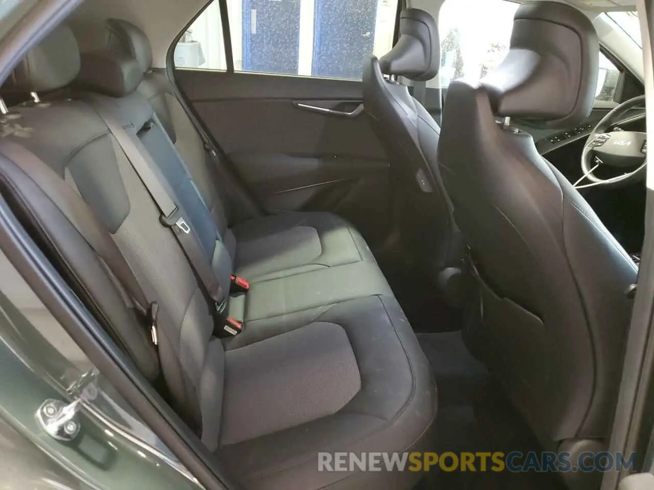 11 fotografías del automóvil dañado KNDCR3LE6P5080719 KIA NIRO 2023