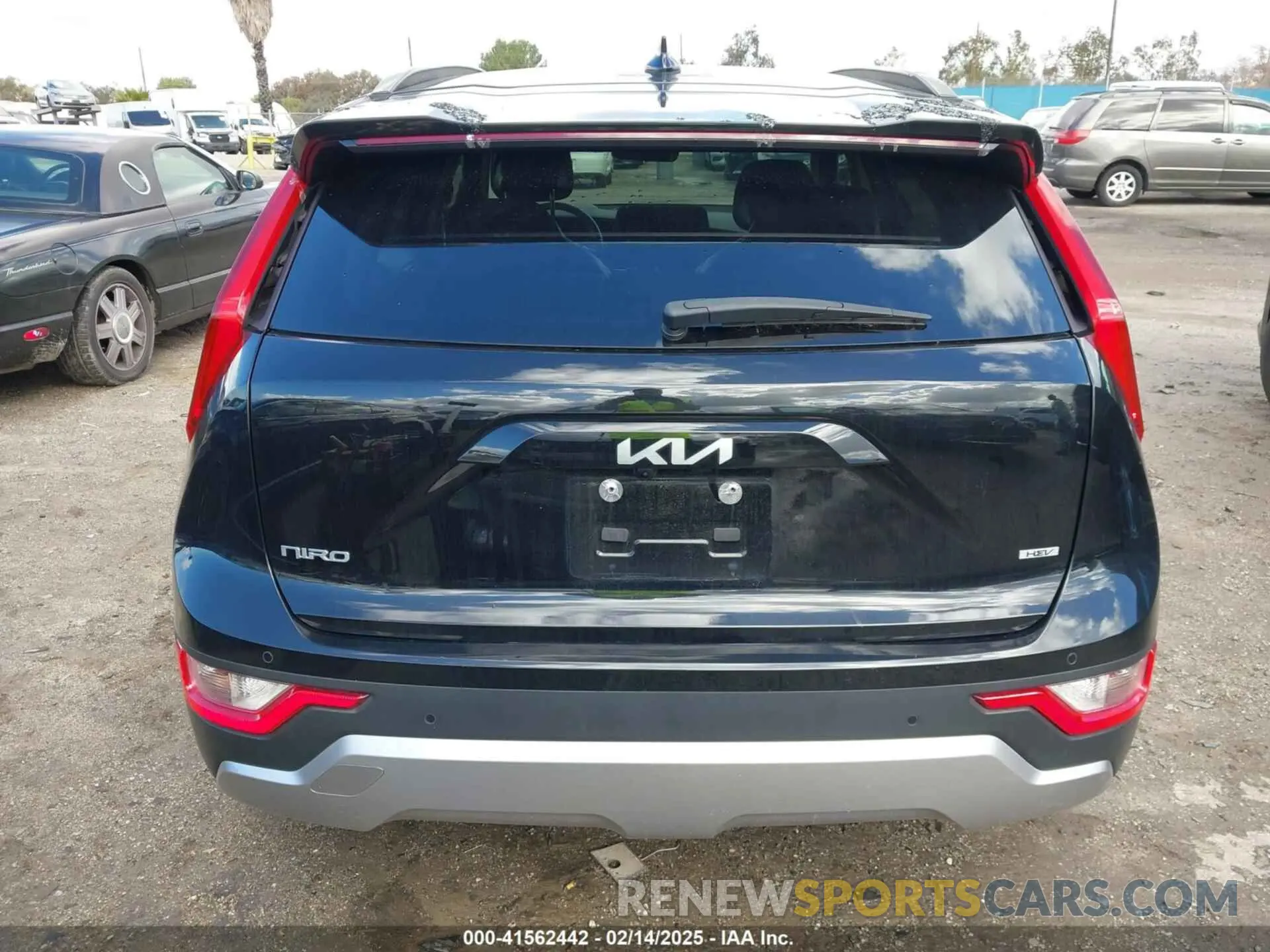 16 fotografías del automóvil dañado KNDCR3LE7P5050595 KIA NIRO 2023