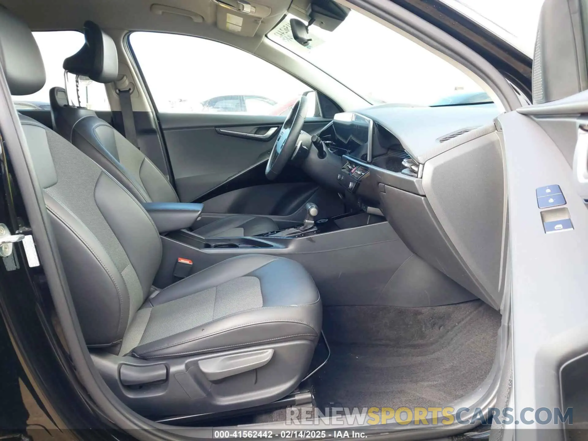 5 fotografías del automóvil dañado KNDCR3LE7P5050595 KIA NIRO 2023