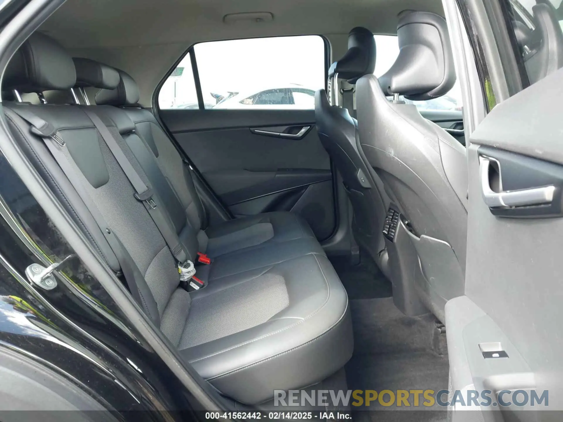 8 fotografías del automóvil dañado KNDCR3LE7P5050595 KIA NIRO 2023