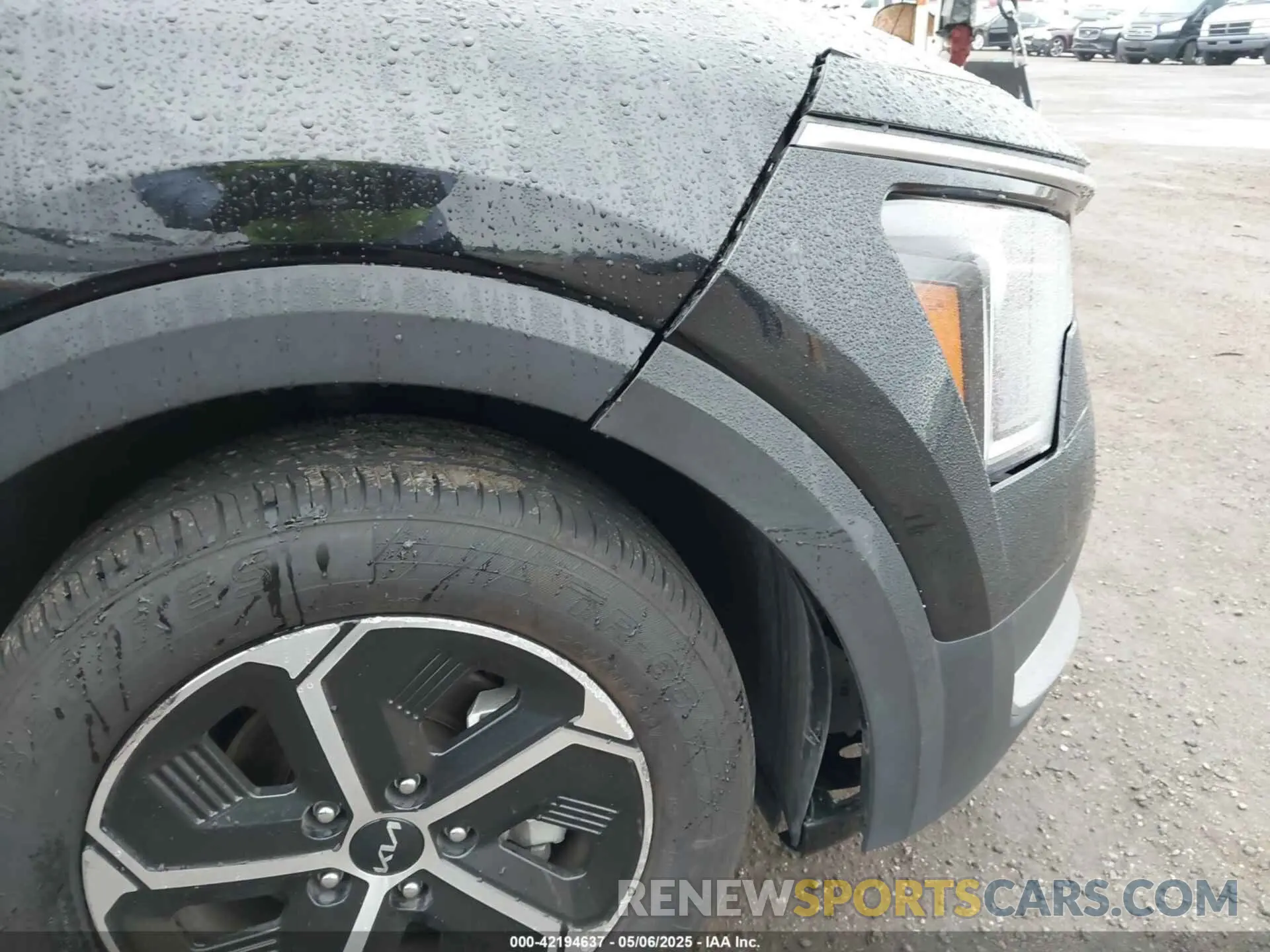 18 fotografías del automóvil dañado KNDCR3LE8P5086327 KIA NIRO 2023