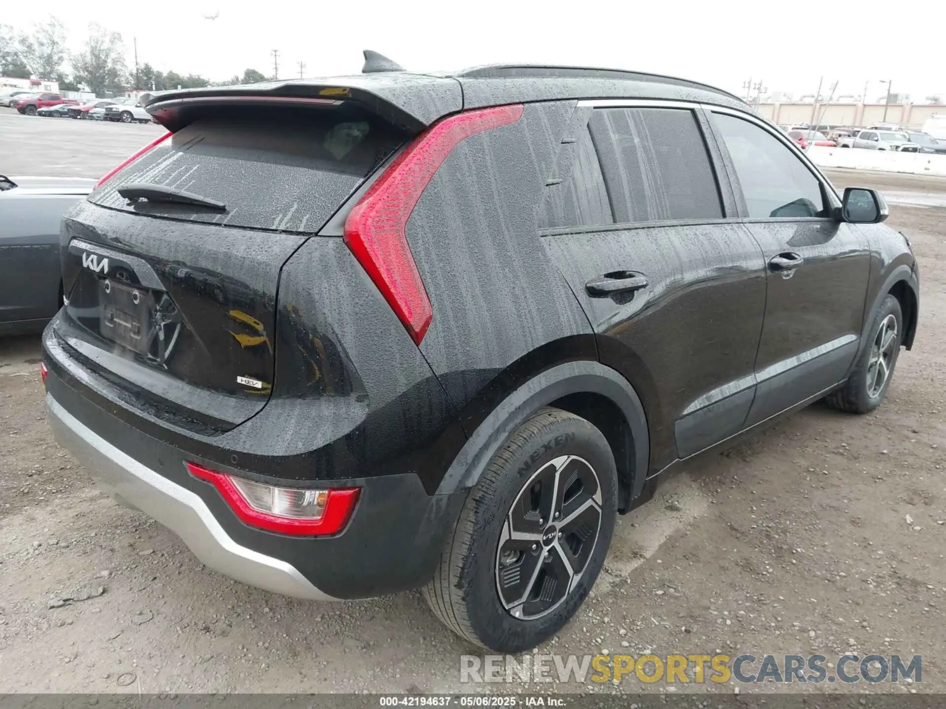 4 fotografías del automóvil dañado KNDCR3LE8P5086327 KIA NIRO 2023