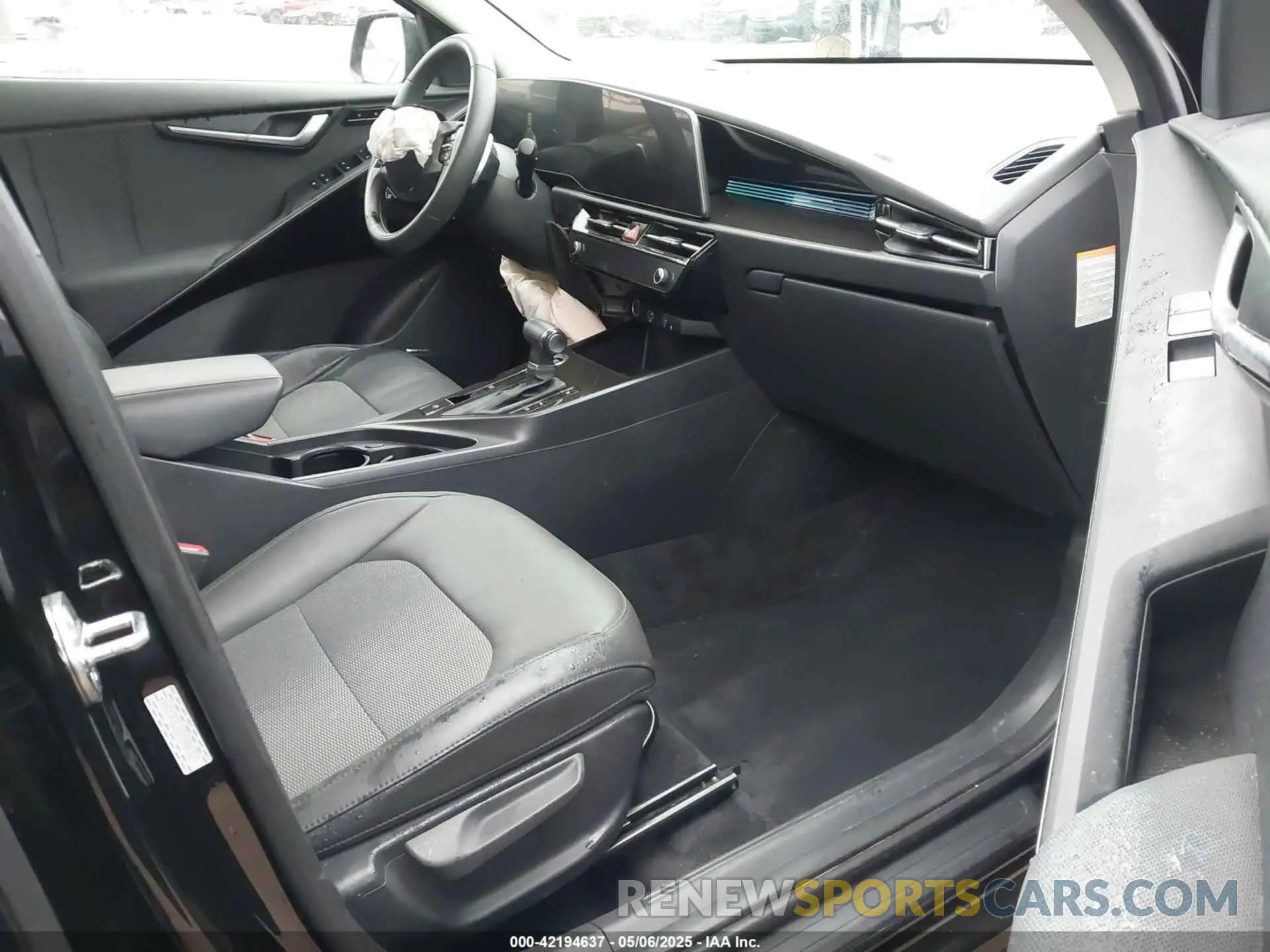 5 fotografías del automóvil dañado KNDCR3LE8P5086327 KIA NIRO 2023
