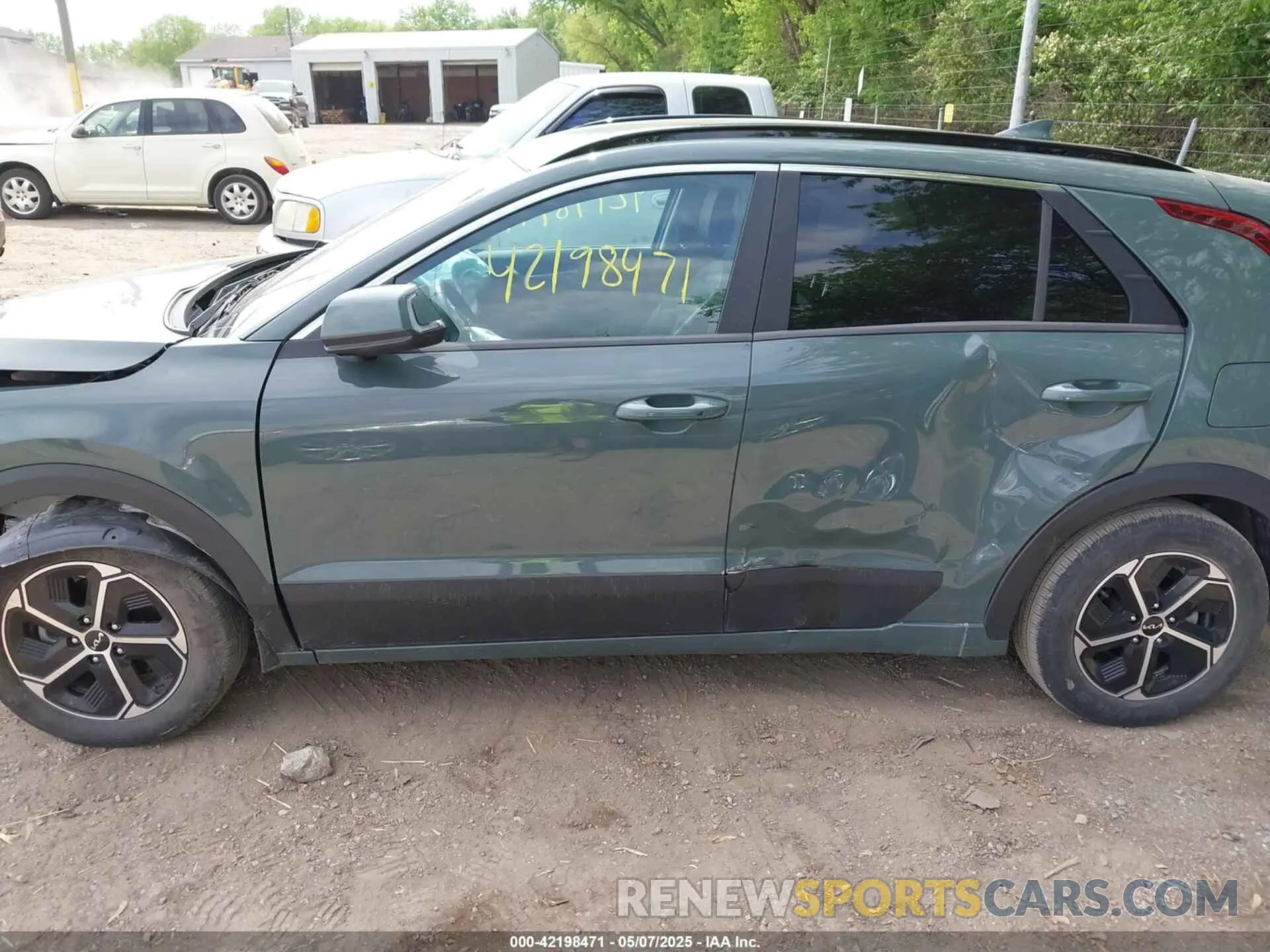 14 fotografías del automóvil dañado KNDCR3LE8P5106205 KIA NIRO 2023
