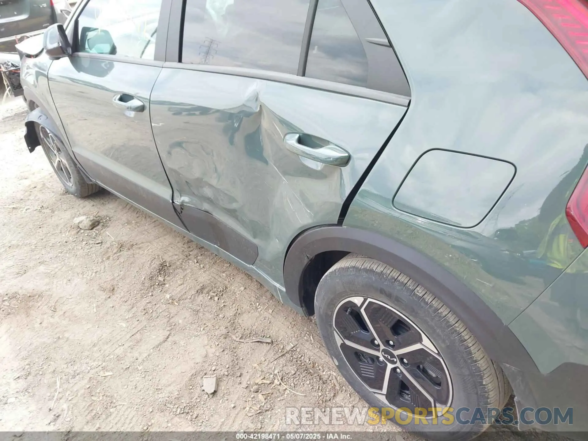 17 fotografías del automóvil dañado KNDCR3LE8P5106205 KIA NIRO 2023