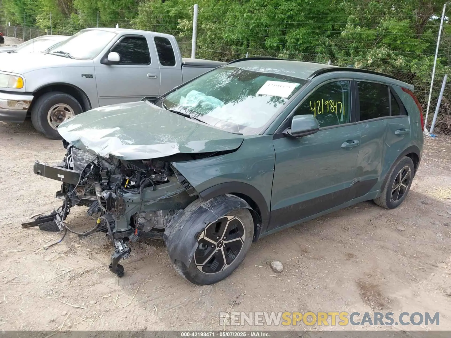 2 fotografías del automóvil dañado KNDCR3LE8P5106205 KIA NIRO 2023
