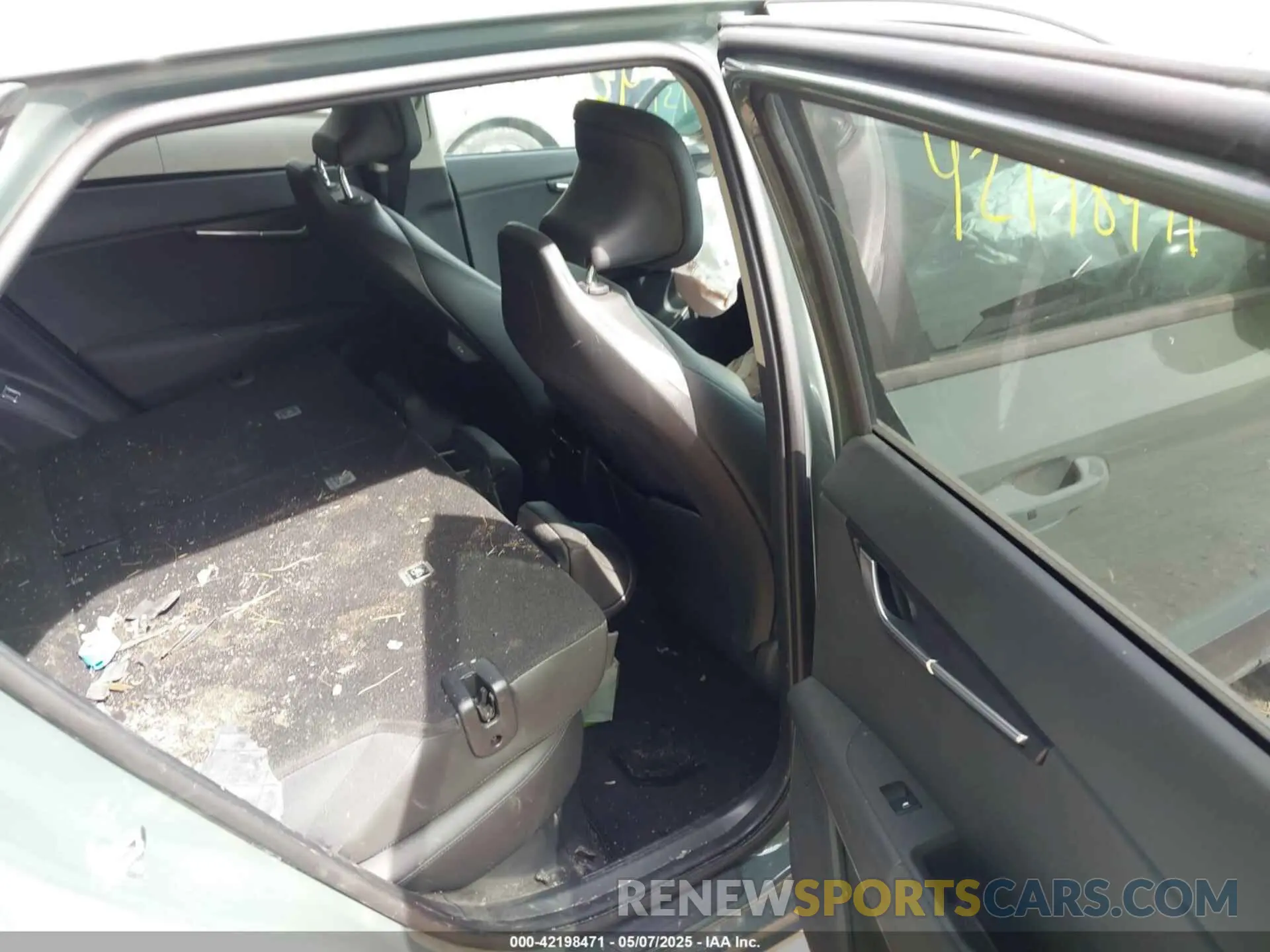 8 fotografías del automóvil dañado KNDCR3LE8P5106205 KIA NIRO 2023