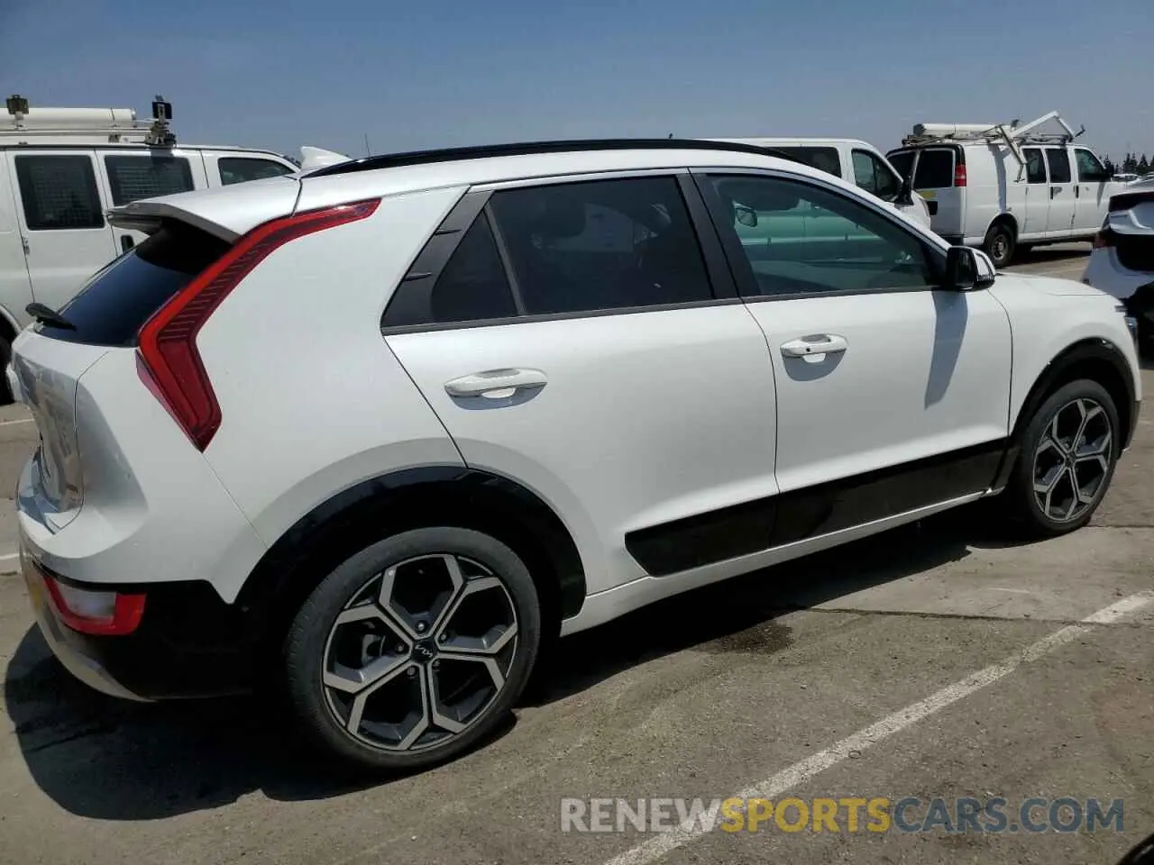 3 fotografías del automóvil dañado KNDCR3LE9P5043969 KIA NIRO 2023