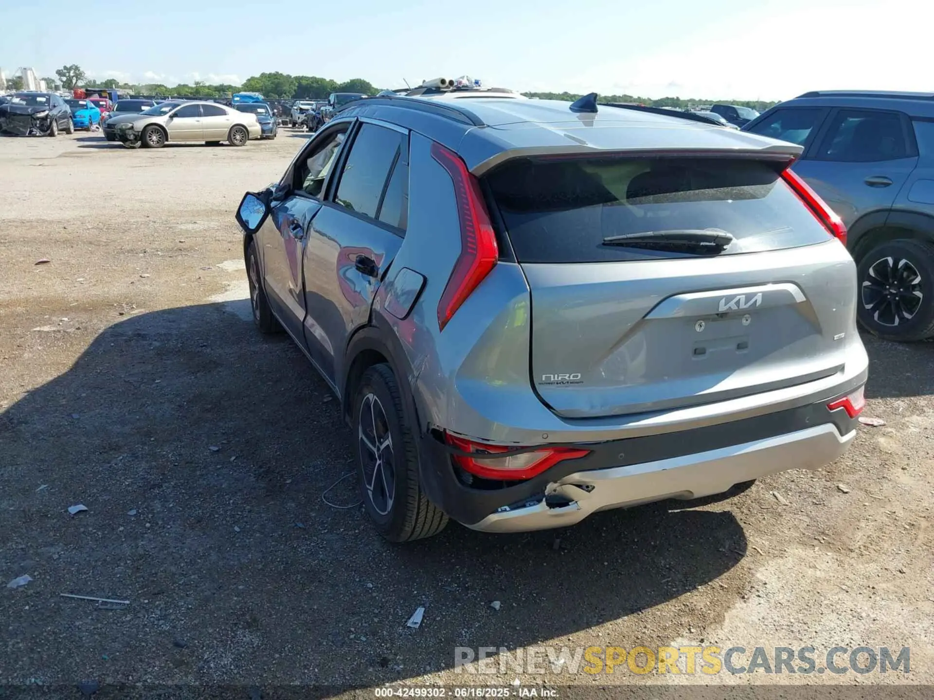 3 fotografías del automóvil dañado KNDCR3LE9P5048959 KIA NIRO 2023