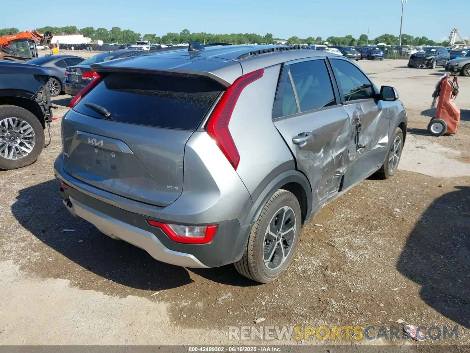4 fotografías del automóvil dañado KNDCR3LE9P5048959 KIA NIRO 2023