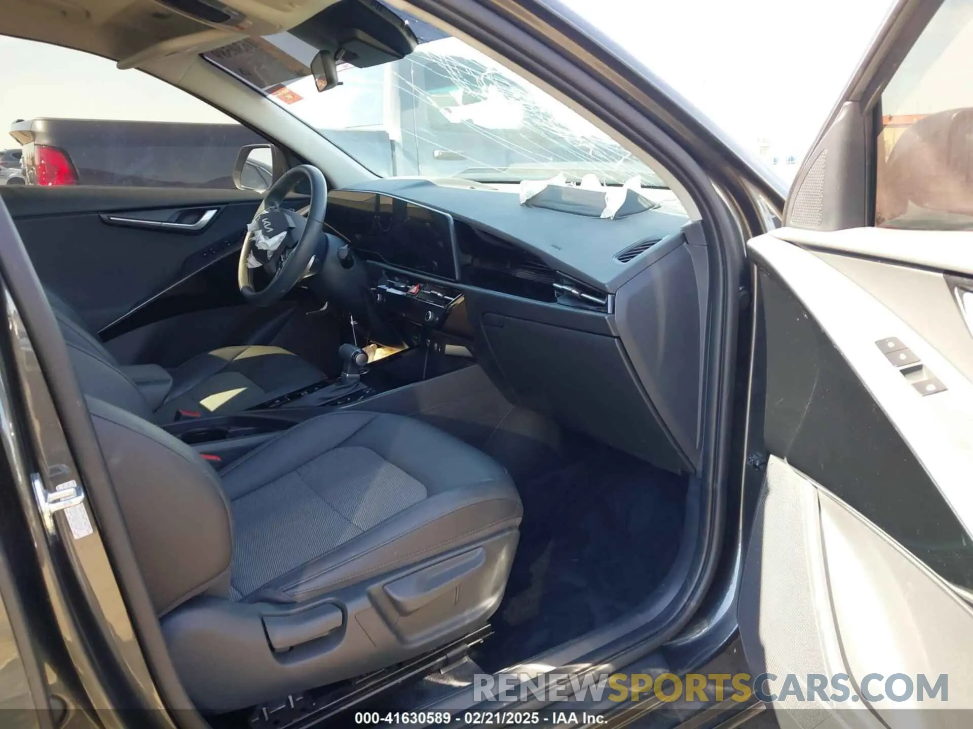 5 fotografías del automóvil dañado KNDCR3LE9P5060254 KIA NIRO 2023