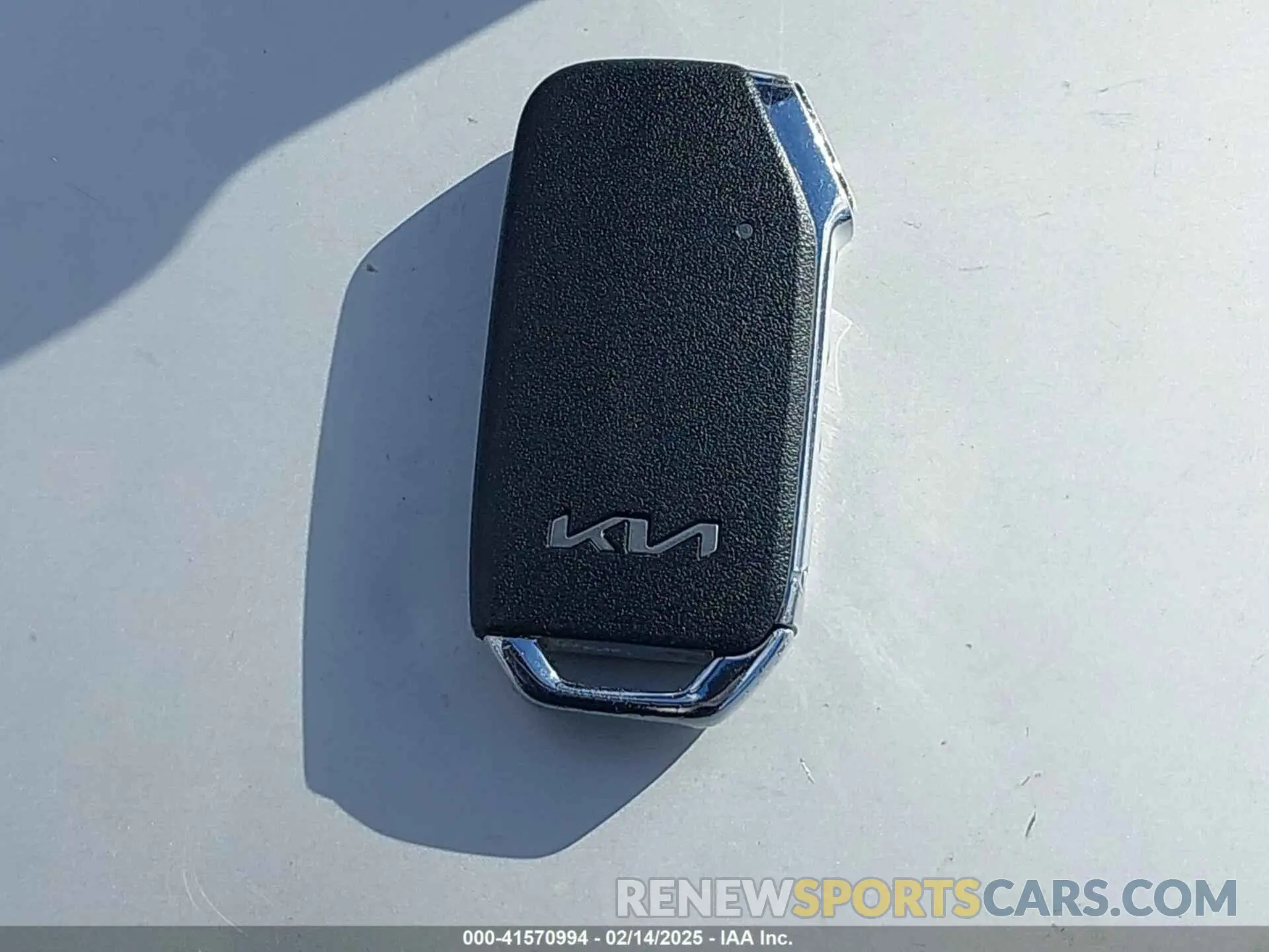 11 fotografías del automóvil dañado KNDCR3LE9P5097384 KIA NIRO 2023