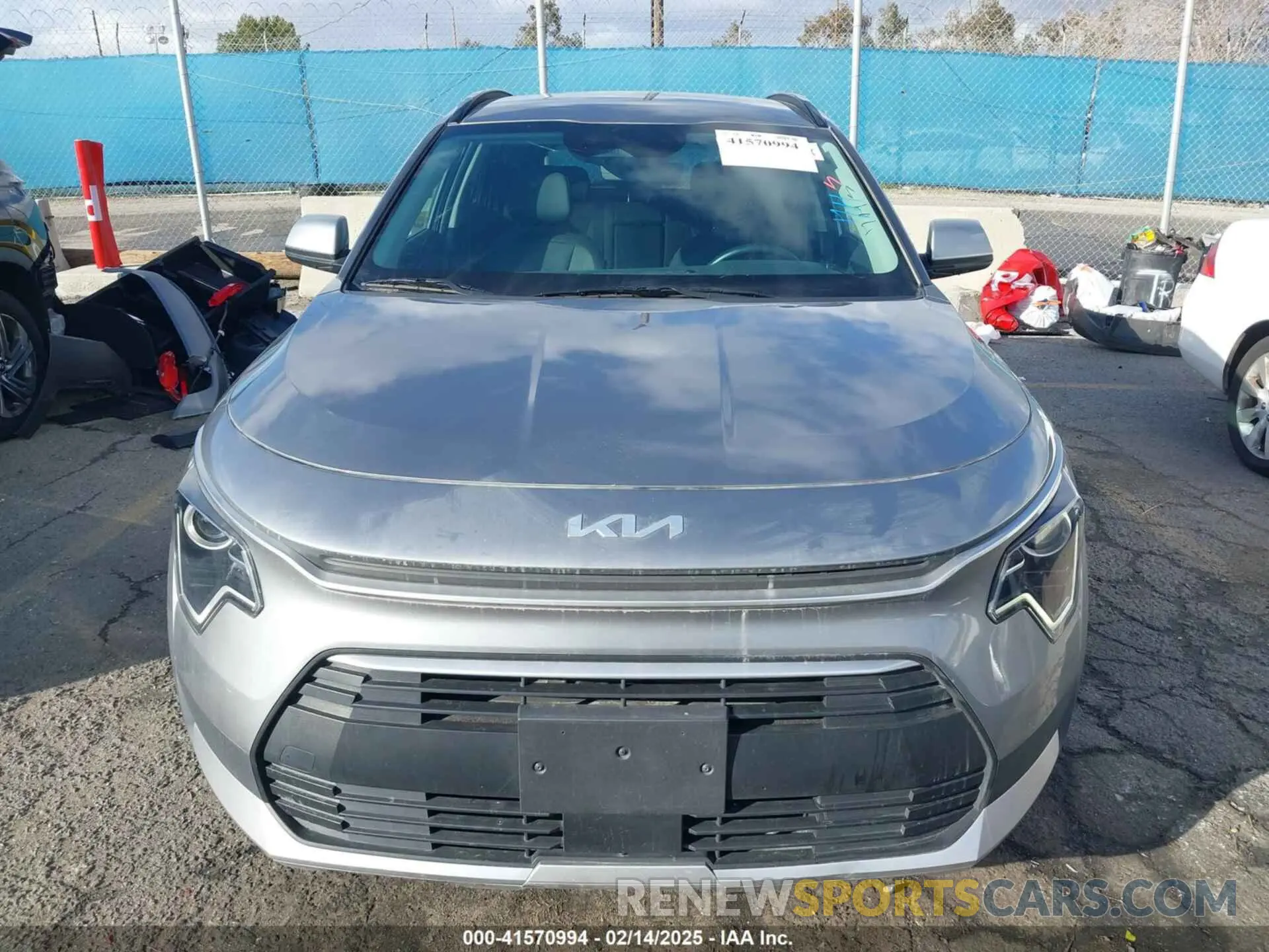 13 fotografías del automóvil dañado KNDCR3LE9P5097384 KIA NIRO 2023