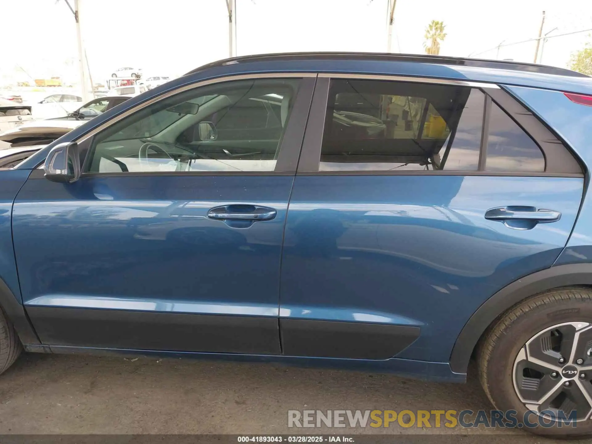 15 fotografías del automóvil dañado KNDCR3LEXP5101684 KIA NIRO 2023