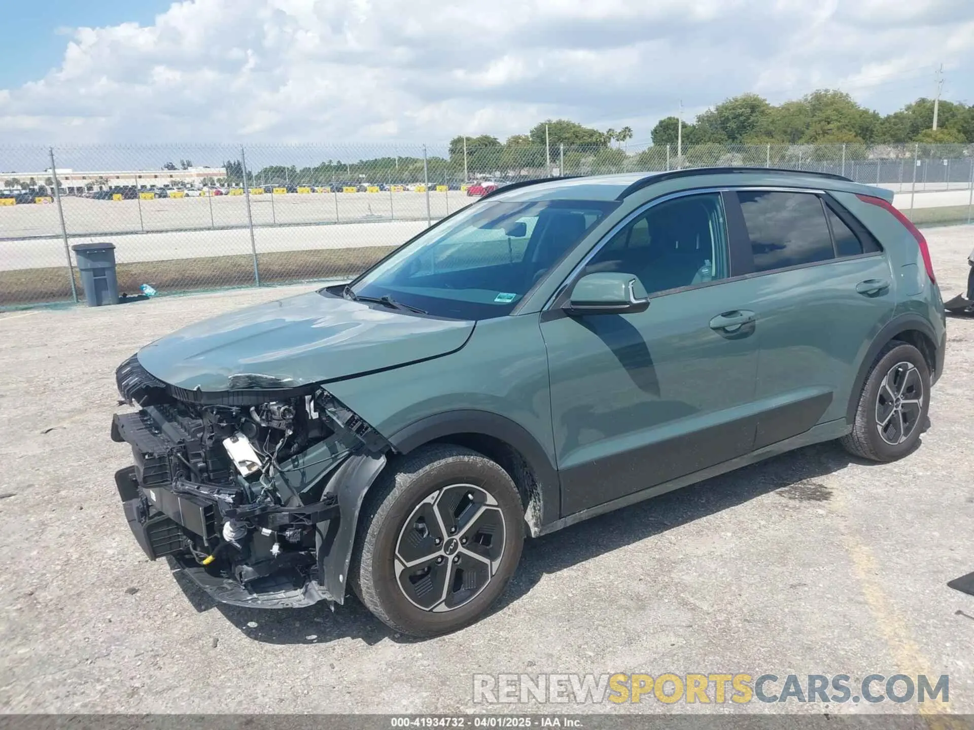 2 fotografías del automóvil dañado KNDCR3LEXP5117612 KIA NIRO 2023