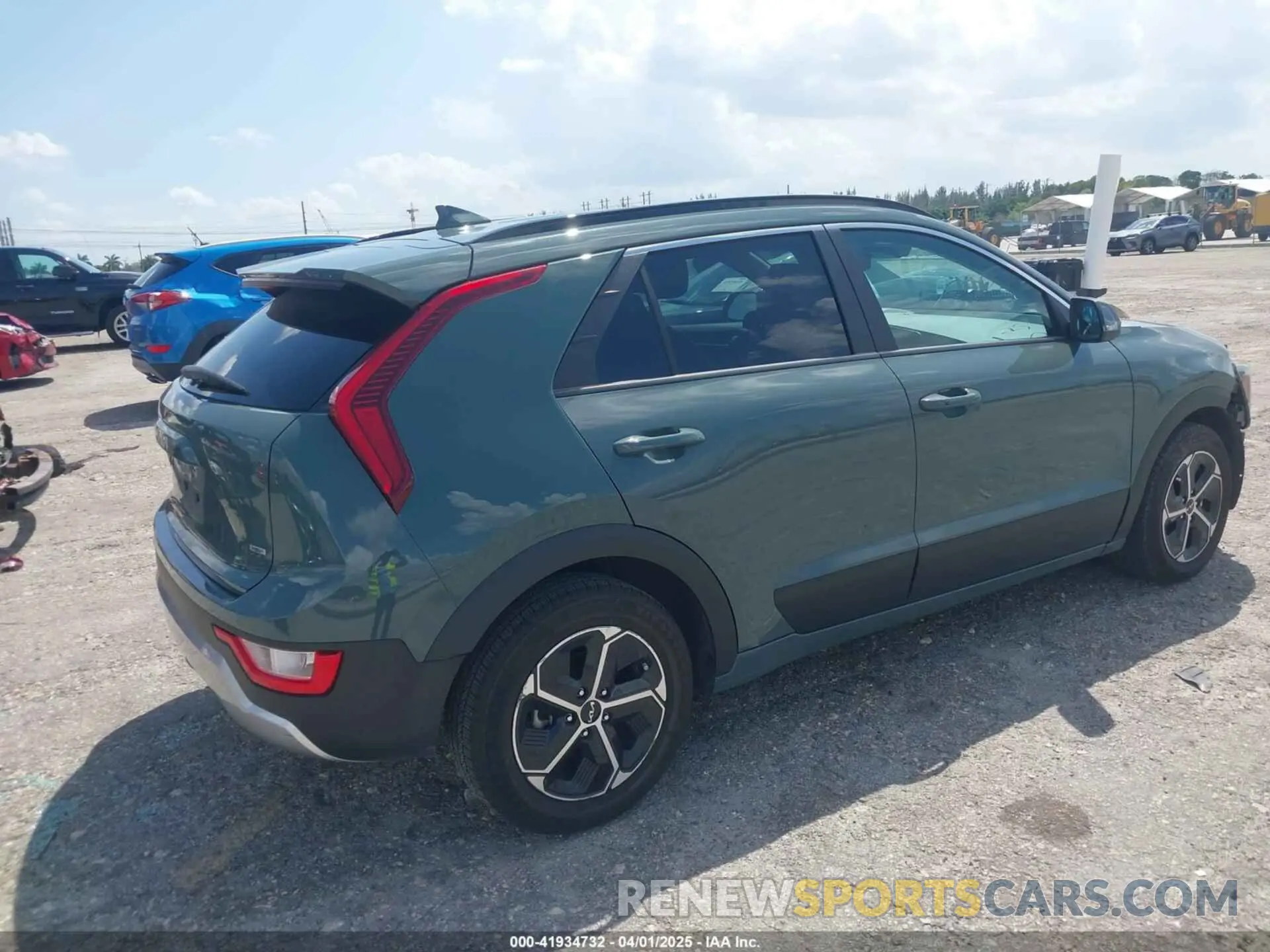 4 fotografías del automóvil dañado KNDCR3LEXP5117612 KIA NIRO 2023
