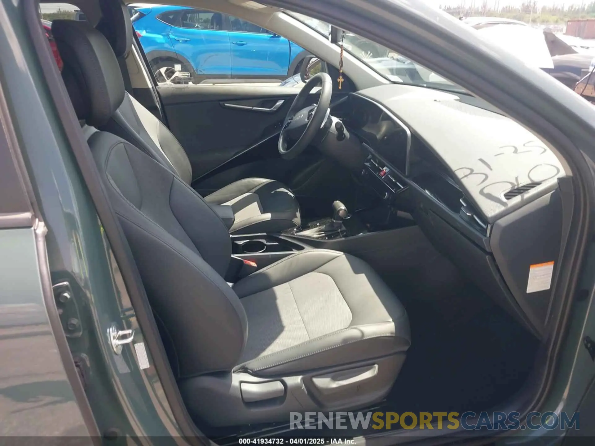 5 fotografías del automóvil dañado KNDCR3LEXP5117612 KIA NIRO 2023