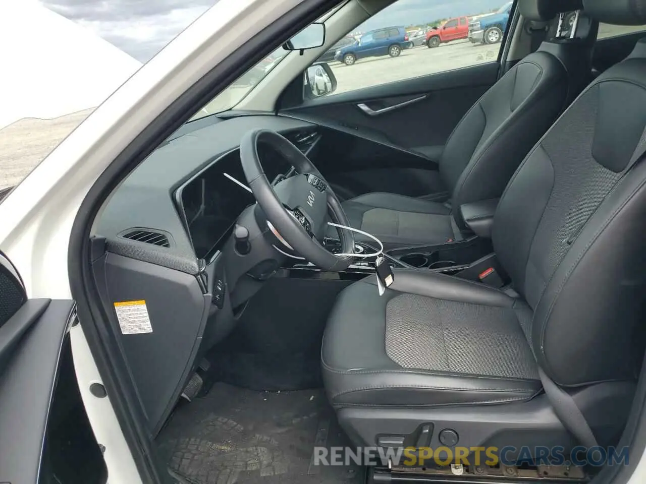 7 fotografías del automóvil dañado KNDCS3LFXP5054752 KIA NIRO 2023