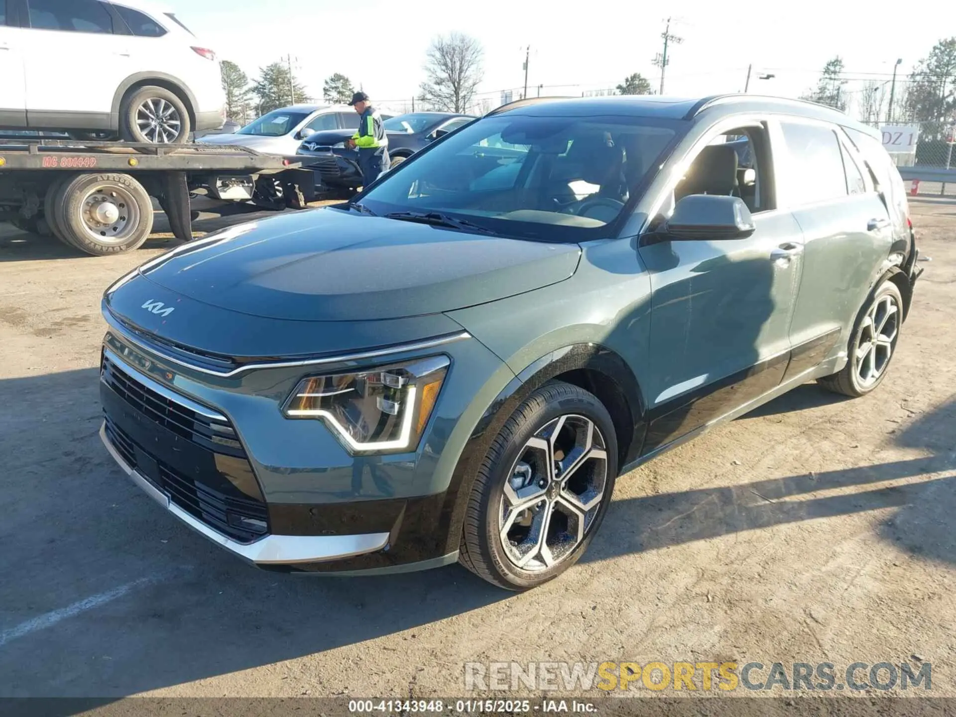 2 fotografías del automóvil dañado KNDCT3LE2P5039313 KIA NIRO 2023