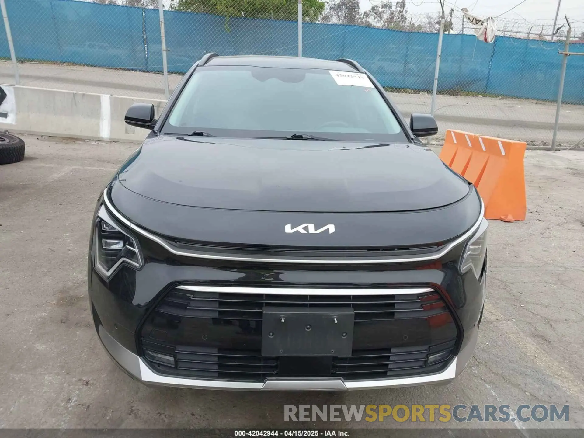 12 fotografías del automóvil dañado KNDCT3LE5P5094001 KIA NIRO 2023
